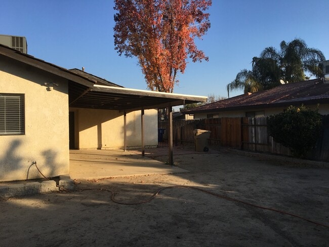 Building Photo - House