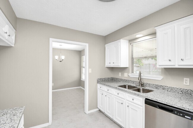 Building Photo - 14235 Bella Dr