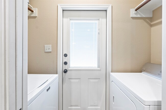 Building Photo - 113 Armored Ave