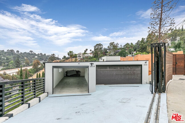 Building Photo - 2610 Corralitas Dr