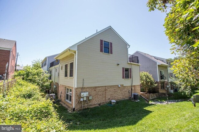 Building Photo - 144 N Bedford St