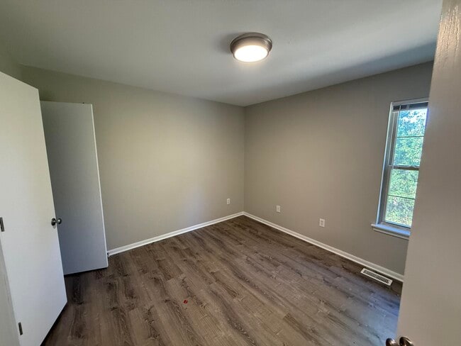 Building Photo - 1407 Greensboro Dr