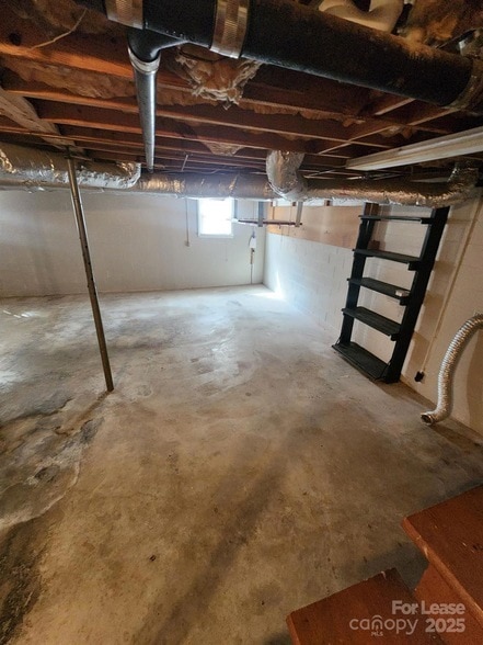 Building Photo - 208 Cliffside Dr