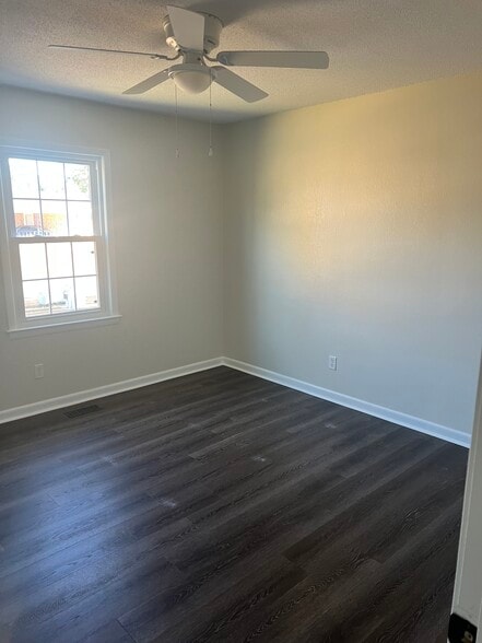 Building Photo - 805 Appalachin Dr