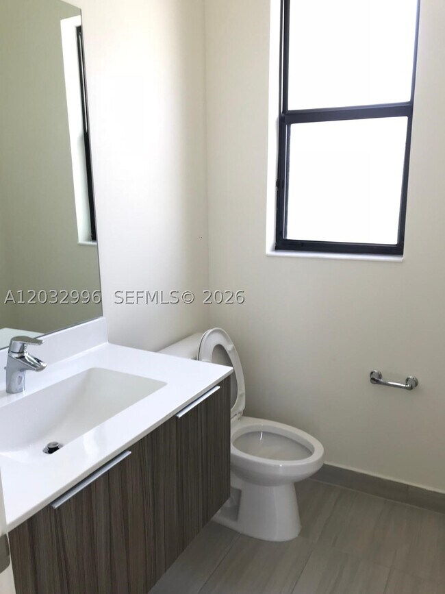 Building Photo - 8102 NW 105th Ct