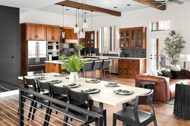 Building Photo - 323 Deer Creek Rd