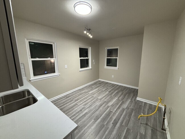 Building Photo - 5729 W 6th Ave