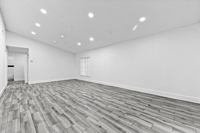 Building Photo - 1390 Summit Run Cir