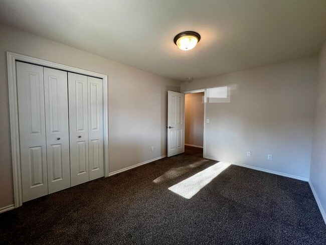 Building Photo - 8800 Midvale Rd