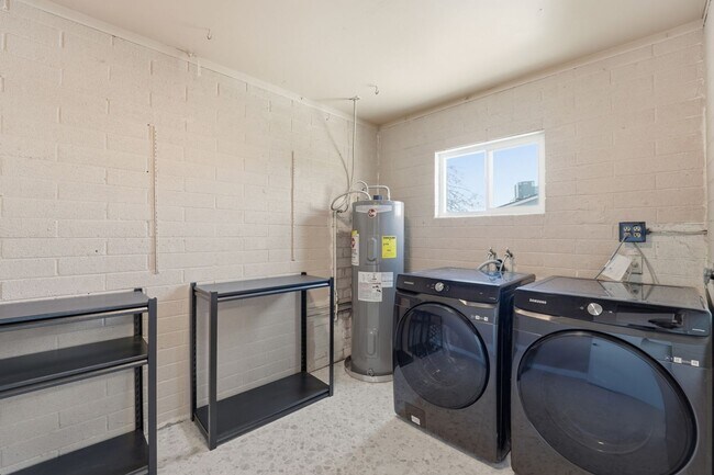 Building Photo - Discover this beautifully renovated 3-bedroom, 2-bath home in Mesa, AZ!