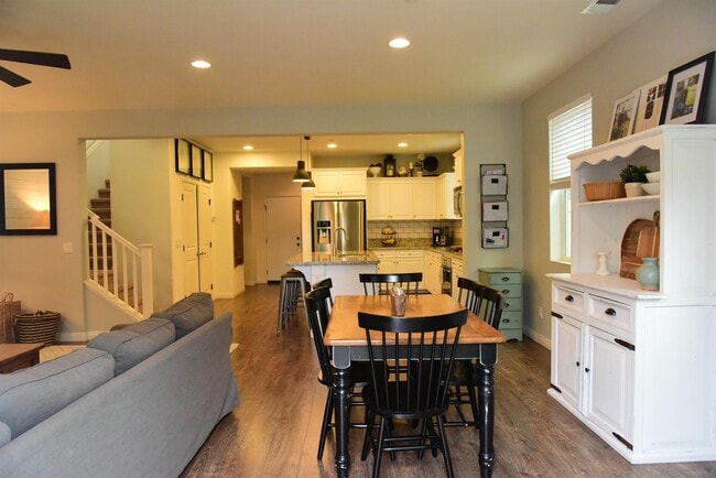Building Photo - 507 Moonlight Dr