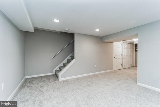 Building Photo - 3422 Dunran Rd