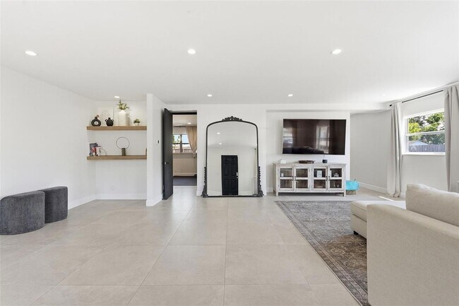 Building Photo - 6336 S Lansdale Cir
