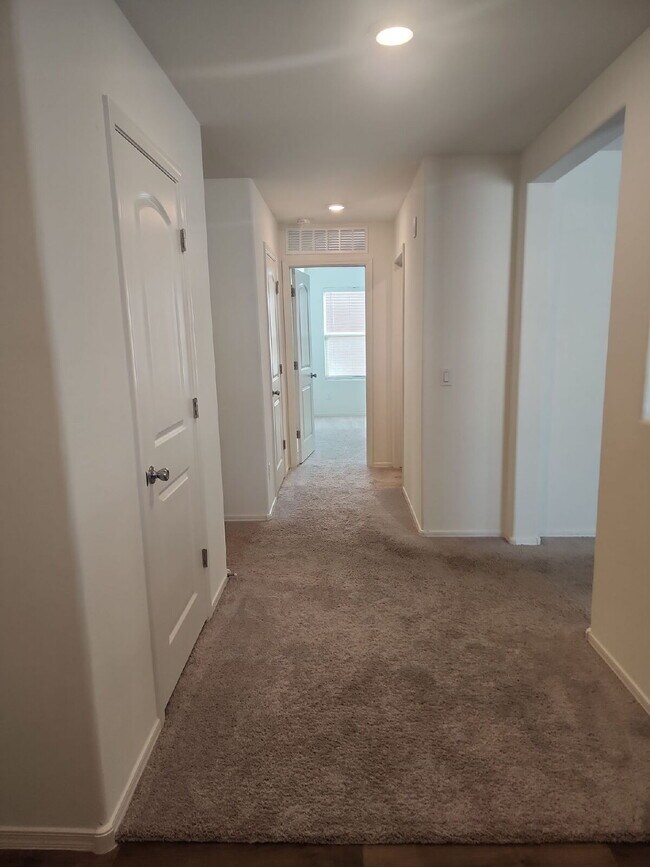 Building Photo - "Spacious 4-Bedroom Oasis in Casa Grande w...