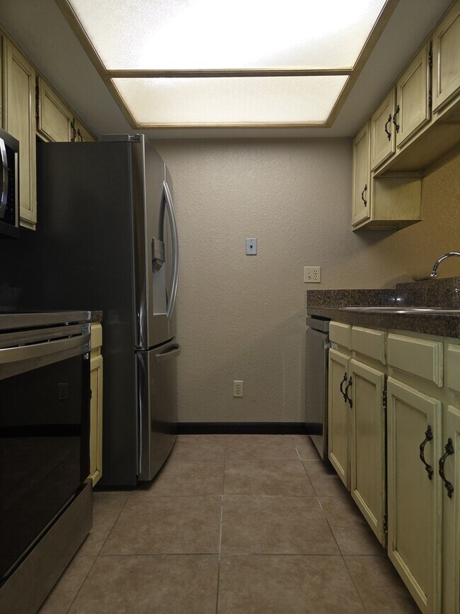 Building Photo - 2 Bed 2 Bath Townhome with 1 car garage in Mesa