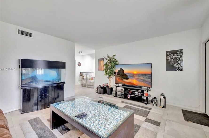 Building Photo - 510 SW 15th St