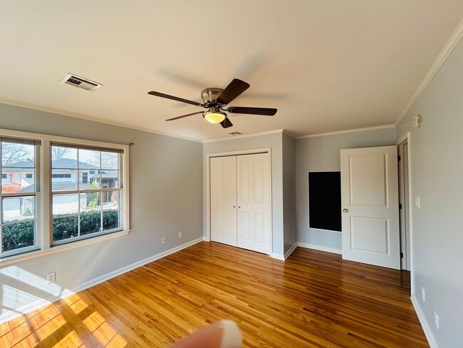 Building Photo - Absolutely gorgeous, remodeled home in beautiful location in Midtown Tulsa