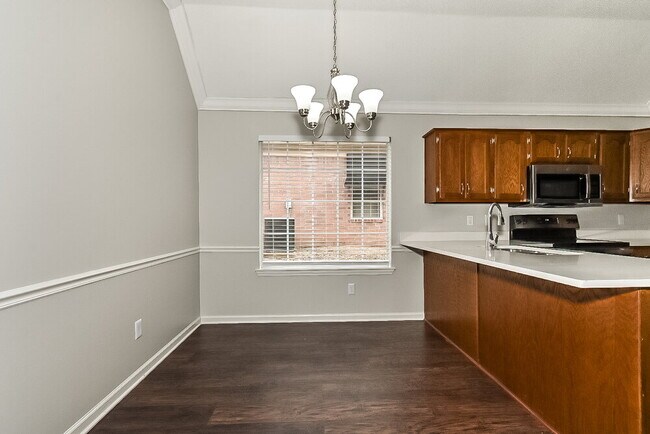 Building Photo - 9362 Garden Woods Dr