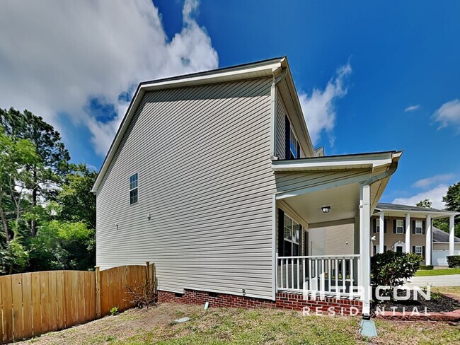 Building Photo - 533 Gingerbread Ct S