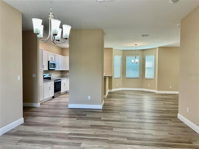 Building Photo - 13075 House Finch Rd