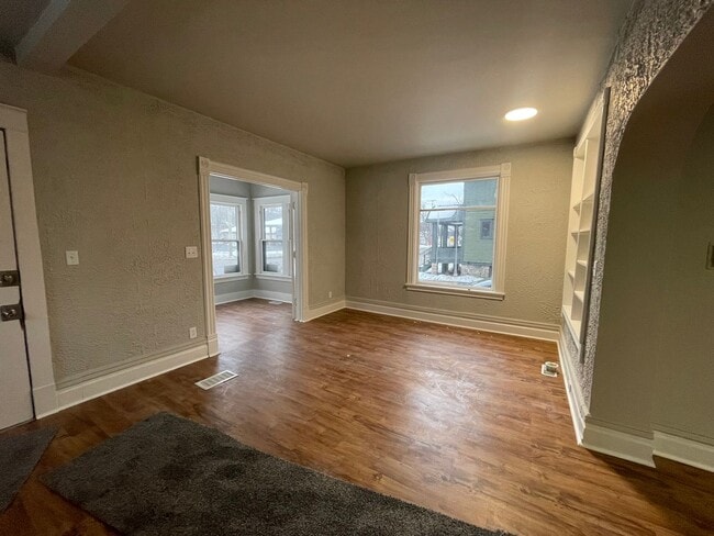 Building Photo - Four Bedroom Home