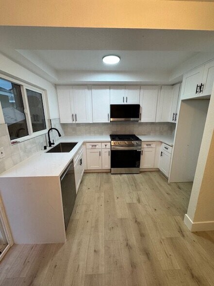 Building Photo - 8402 Larson Ave