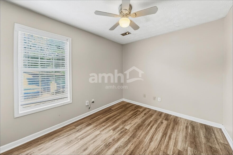 Building Photo - 2535 Lakeview Trl