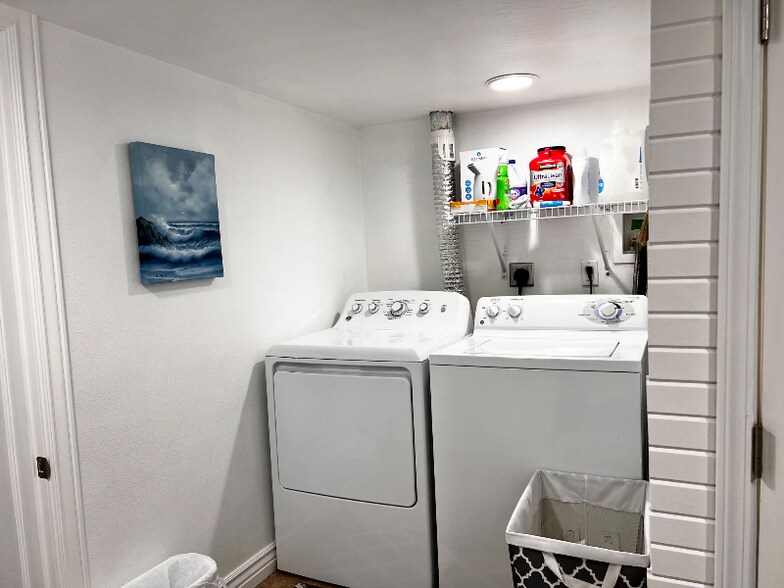 Building Photo - 50300 US-93