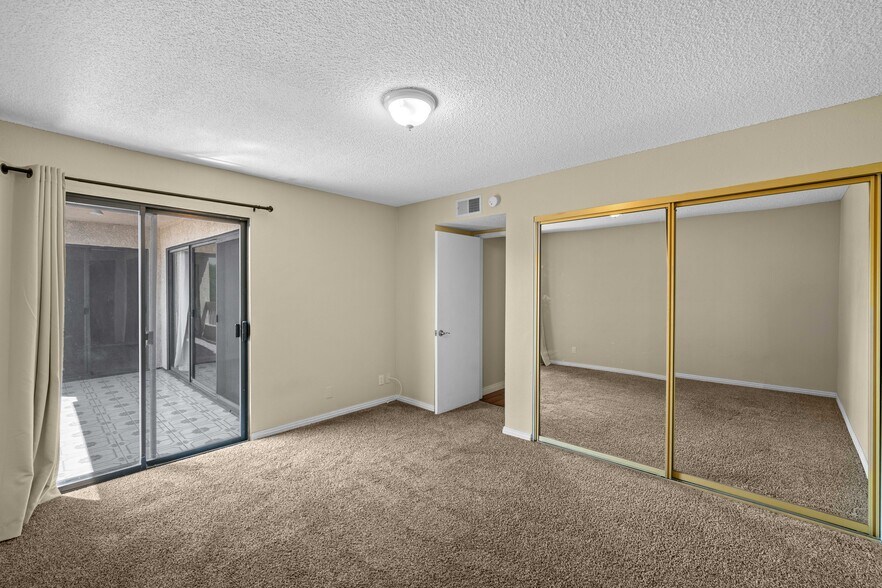 Building Photo - 2121 Scott Rd