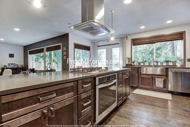 Building Photo - Charming Updated First Addition Cottage!