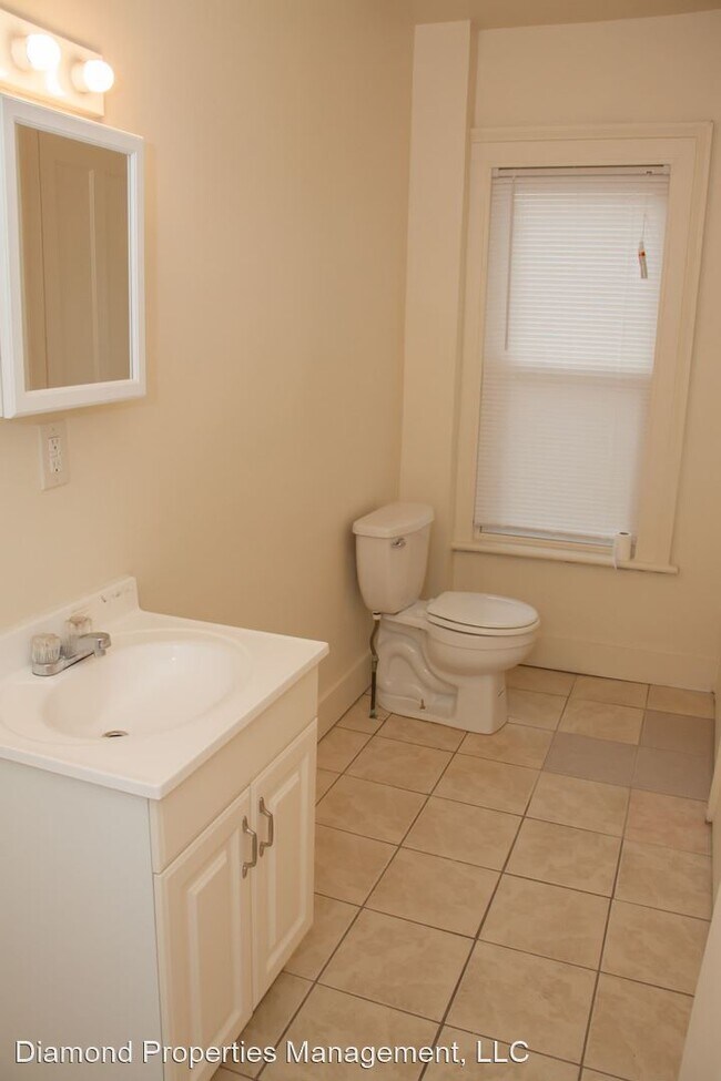 Building Photo - 4 br, 1.5 bath House - 266 Peck Street