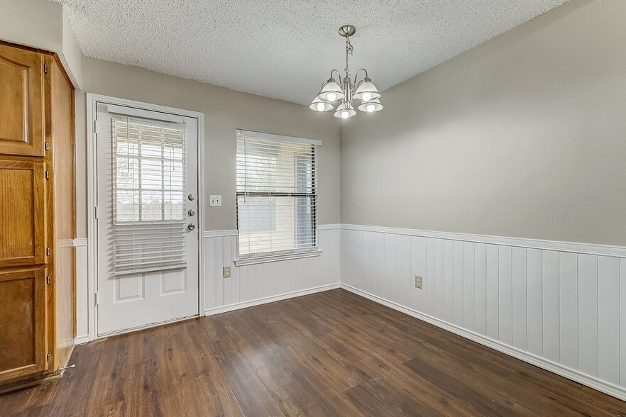 Building Photo - 1228 Nelson Pl