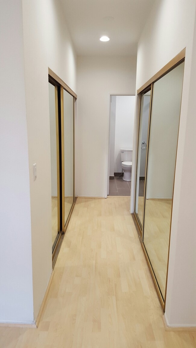 Building Photo - 1830 Kelton Ave