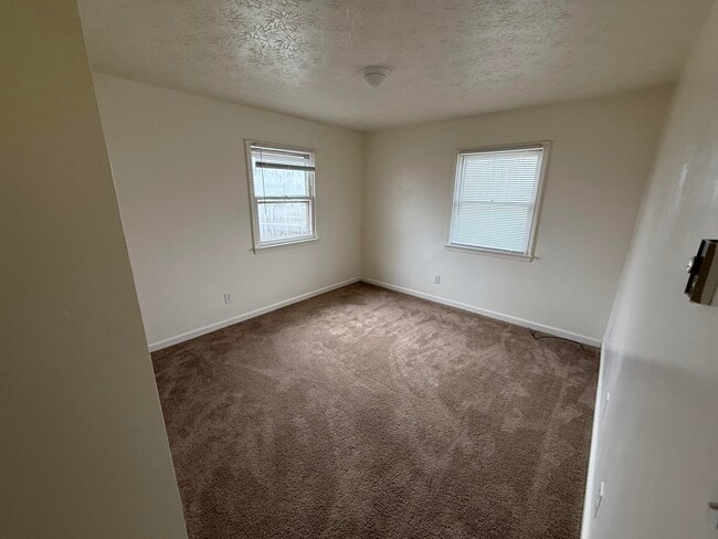 Building Photo - 341 Garden Park Dr