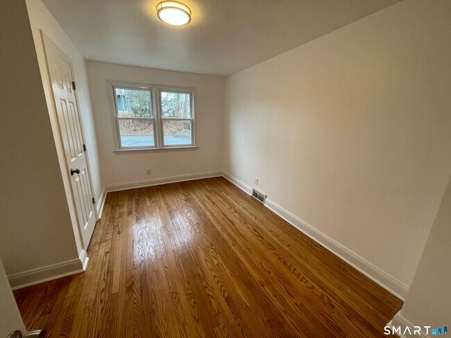 Building Photo - 471 Marlborough Terrace