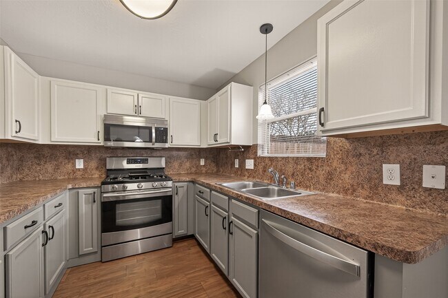 Building Photo - 10902 Clear Villa Ln