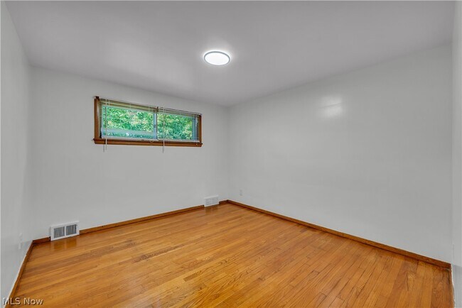 Building Photo - 77 Solon Rd