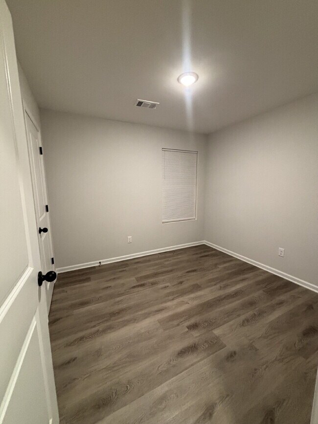 Building Photo - "Charming 4-Bedroom Home with 2 Full Baths on Callie Rd, Memphis – Spacious Living Awaits!"