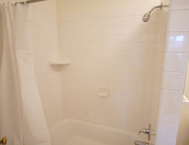 Building Photo - Lease this Beautiful Sullivan's Gulch Vint...