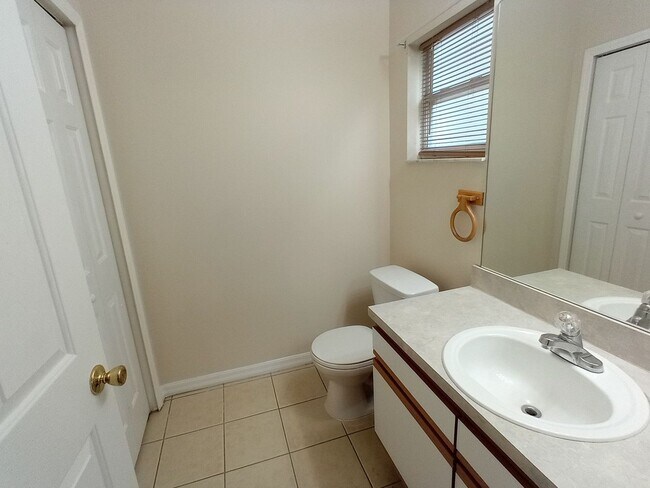 Building Photo - 880Col