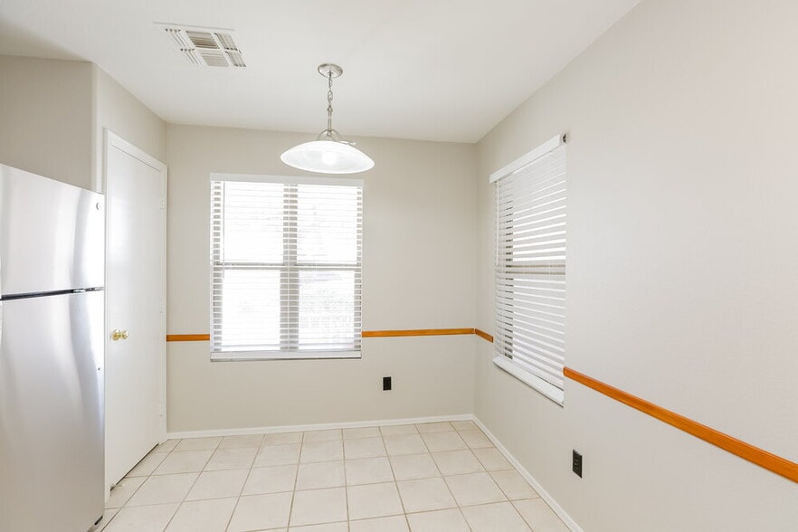 Building Photo - 11240 E Sunland Ave