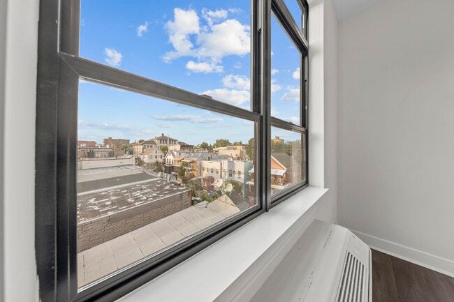 Building Photo - 121 34th St