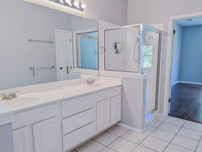 Building Photo - Stylish 4-Bed, 3.5-Bath Rental with Great ...
