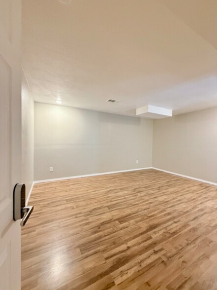 Building Photo - 1601 27th Ave