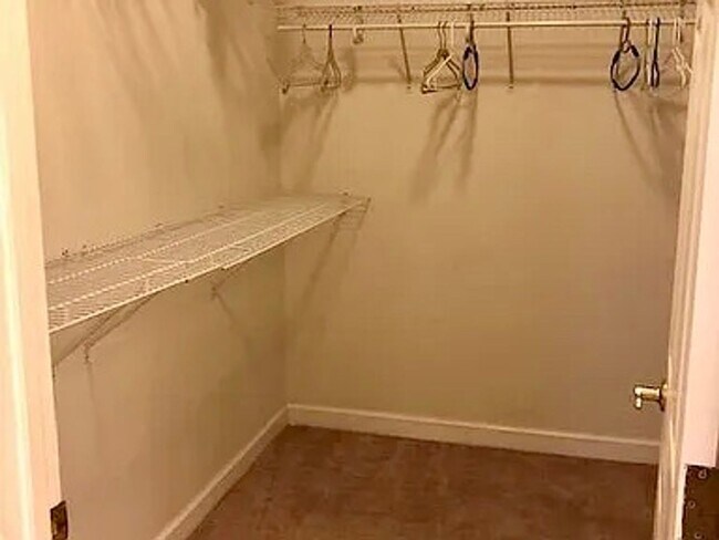 Building Photo - Spacious 3100 sq ft 3 bedroom 2 bath home on over 1.5 acres in Oak Ridge, NC