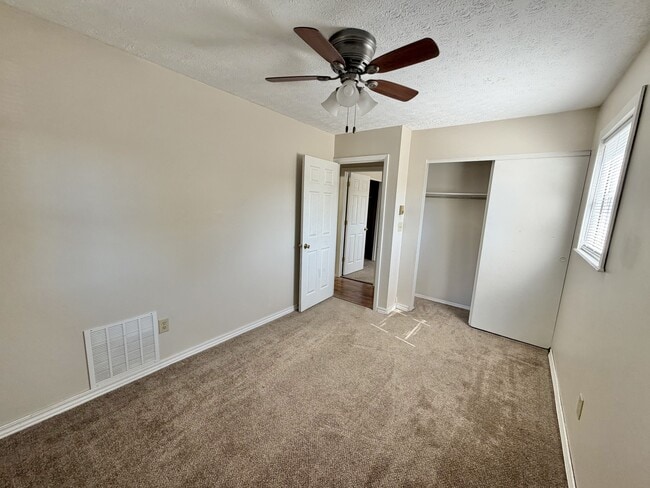 Building Photo - 1708 Saratoga Dr