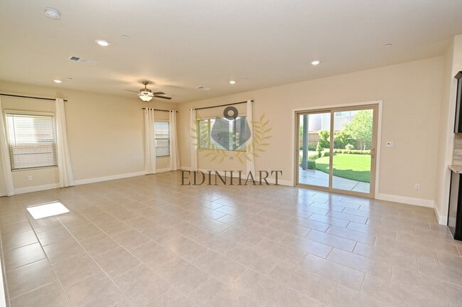 Building Photo - 645 Blue Oak Lane W