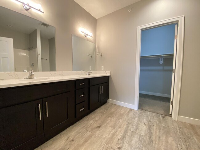 Building Photo - 686 Stone Haven Dr NE