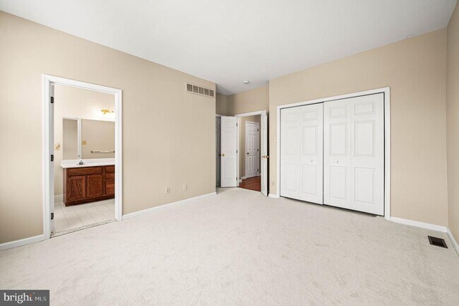 Building Photo - 120 Elizabeth Ct