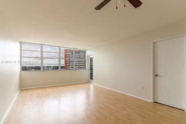 Building Photo - 1351 NE Miami Gardens Dr